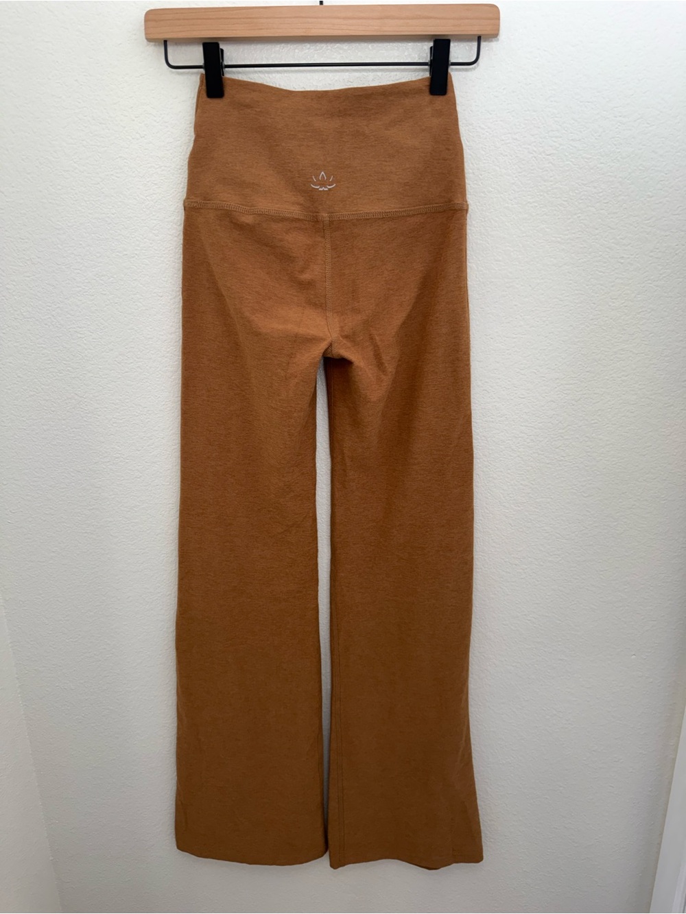 Beyond Yoga Spacedye at Your Leisure High Waisted Midi Legging in Camel XS - Picture 3 of 8